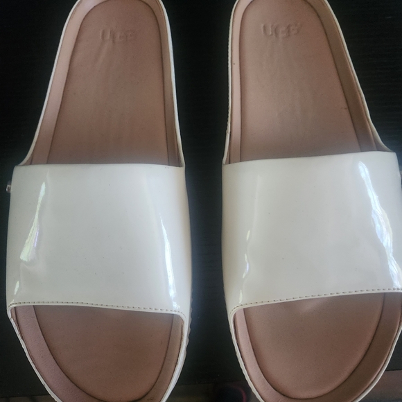 Ugg slides - Picture 2 of 2